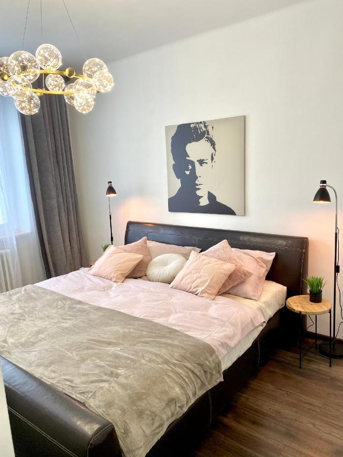 James Dean Apartment - Next To Nivy Bus Station & Mall Bratislava Exterior photo
